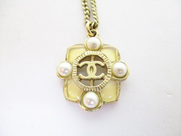 Photo1: CHANEL CC Logo Plastic Pearl Champagne Gold Chain Necklace #8388