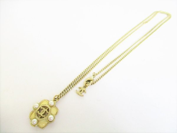Photo2: CHANEL CC Logo Plastic Pearl Champagne Gold Chain Necklace #8388