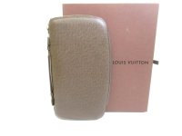 LOUIS VUITTON Taiga Dark Brown Leather Round Zip Wallet Travel Case #9593