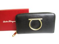 Salvatore Ferragamo Gancini Black Leather Round Zip Wallet #9637