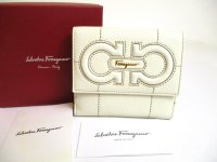 Salvatore Ferragamo Gancini White Leather Gold H/W Bifold Wallet #a562