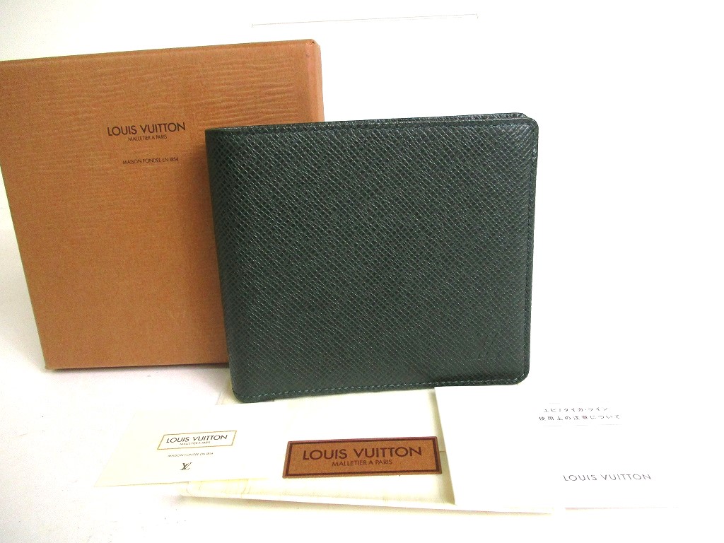 LOUIS VUITTON Episea Taiga Leather Bifold Wallet #a420