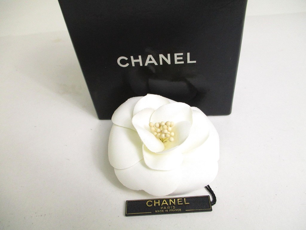 CHANEL Camelia White Canvas Corsage Brooch #a432