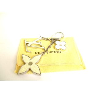 Photo: LOUIS VUITTON White Silver Bag Charm Key Holder Sac Fleures du epi #9731