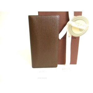 Photo: LOUIS VUITTON Dark Brown Taiga Leather Long Bill Wallet #a081