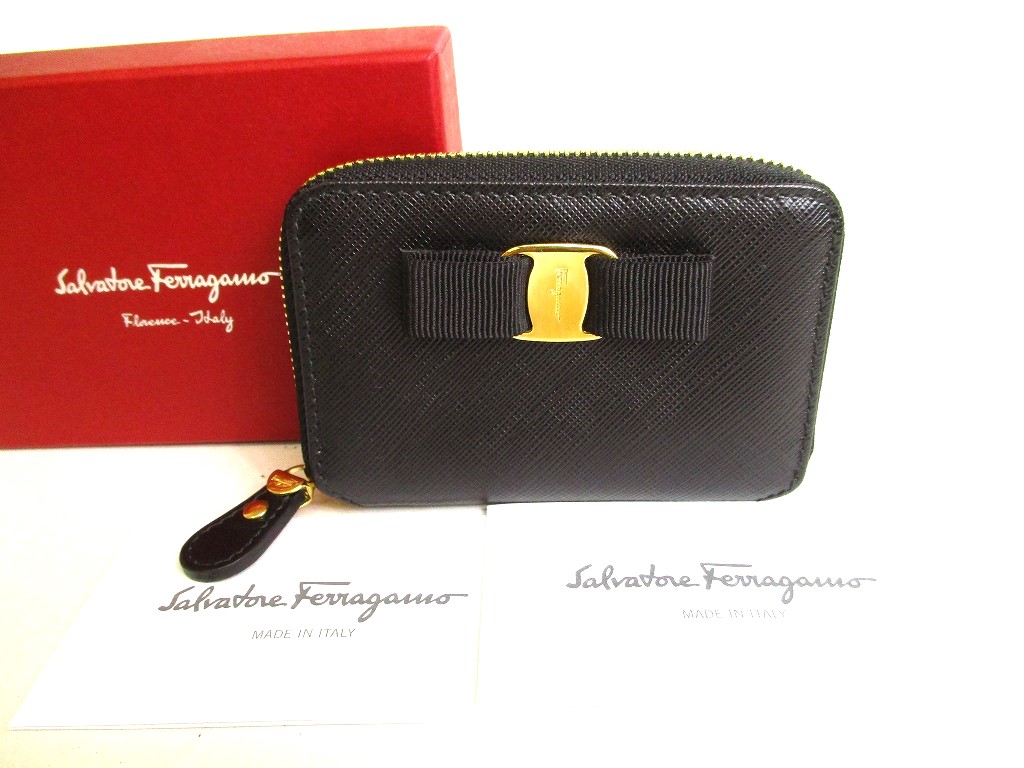 Photo1: Salvatore Ferragamo Vala Black Leather Round Zip Coin Purse #9360