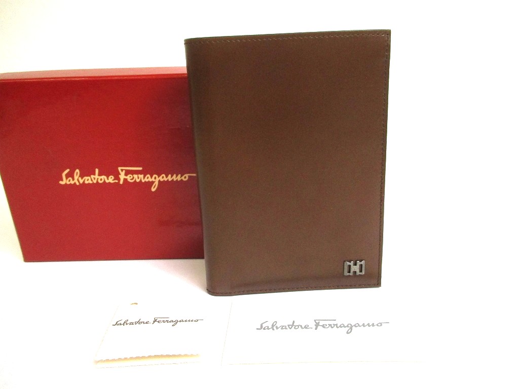 Photo1: Salvatore Ferragamo Brown Leather ID Cover Passport Holder Card Holder #a635