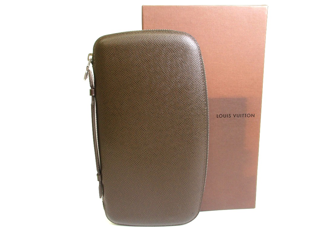 Photo1: LOUIS VUITTON Taiga Dark Brown Leather Round Zip Wallet Travel Case #a856